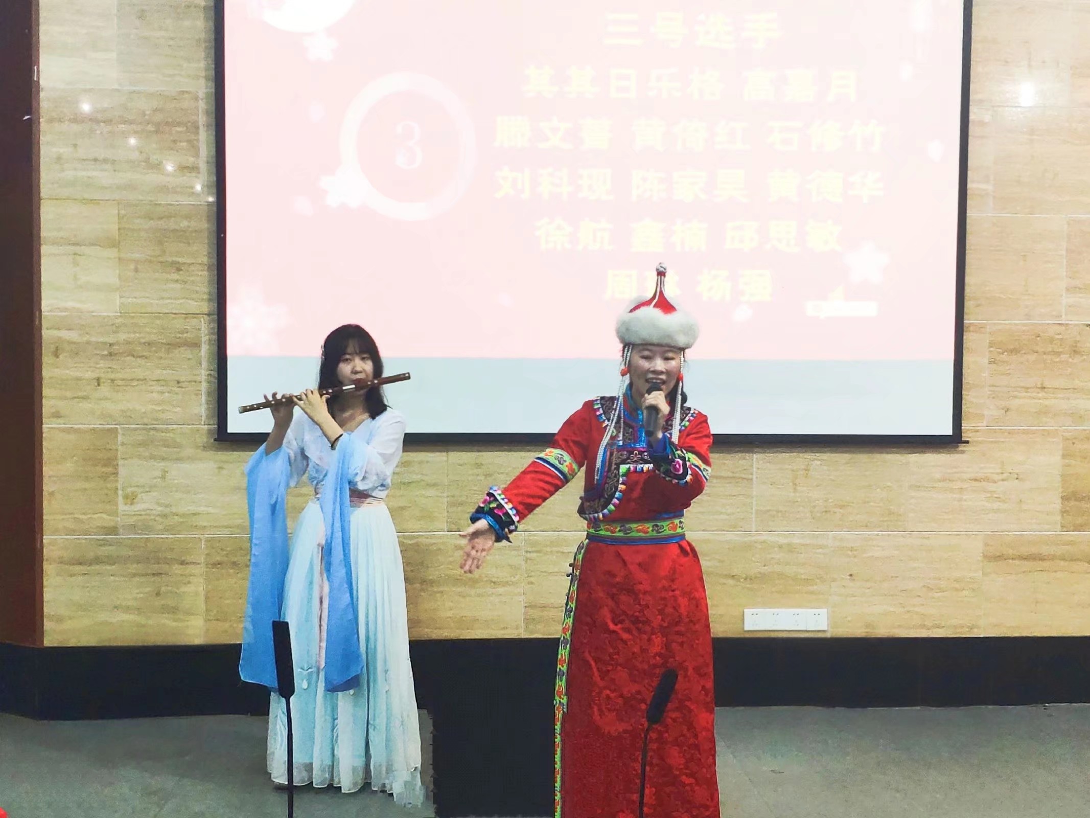 参赛选手在表演.jpeg