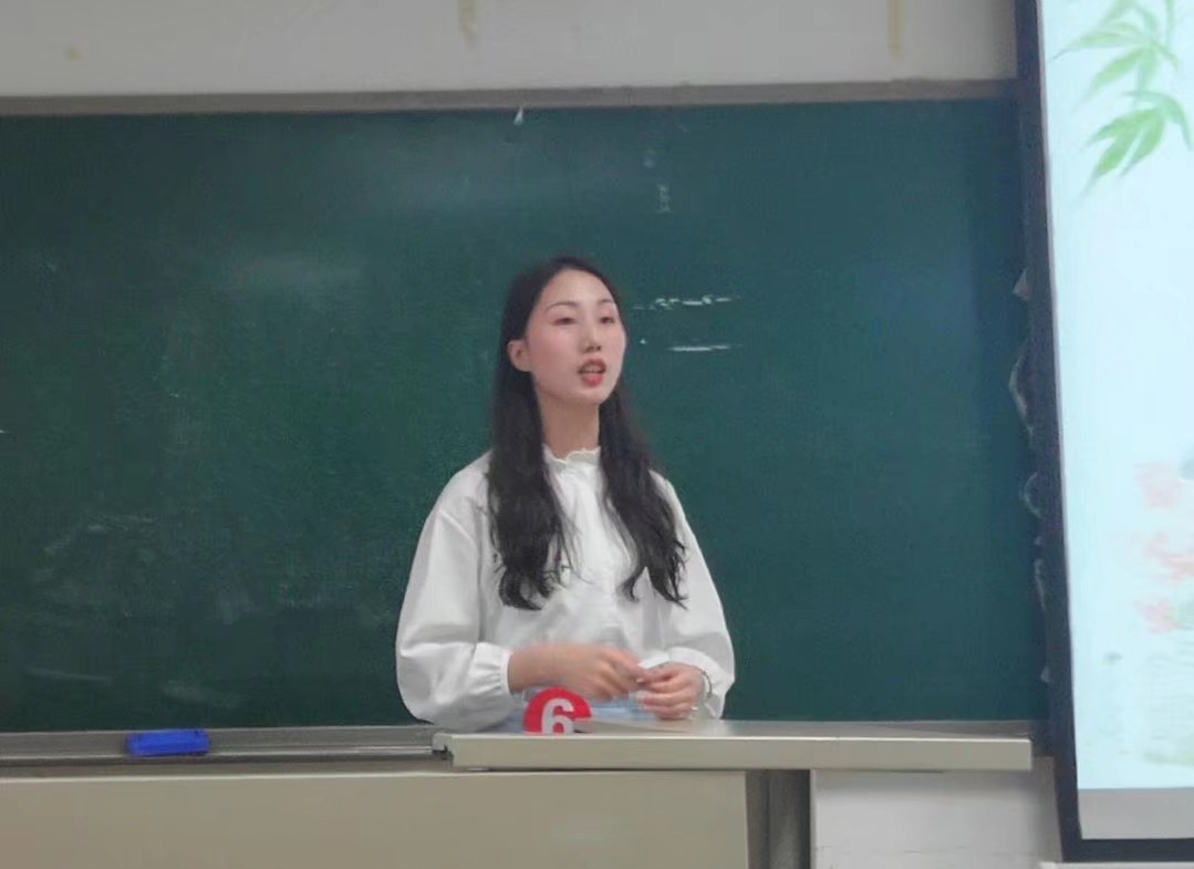 选手在讲课.jpeg