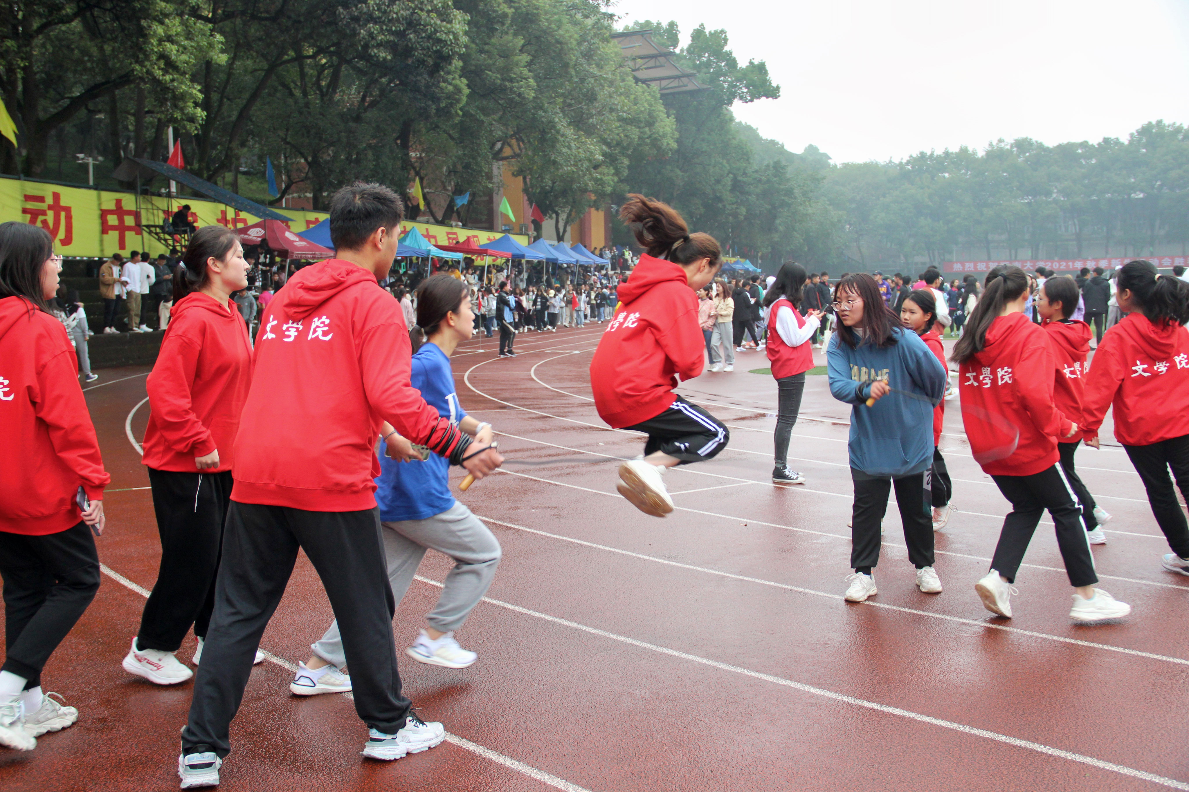 源于英国学子参加跳大绳比赛项目.jpg