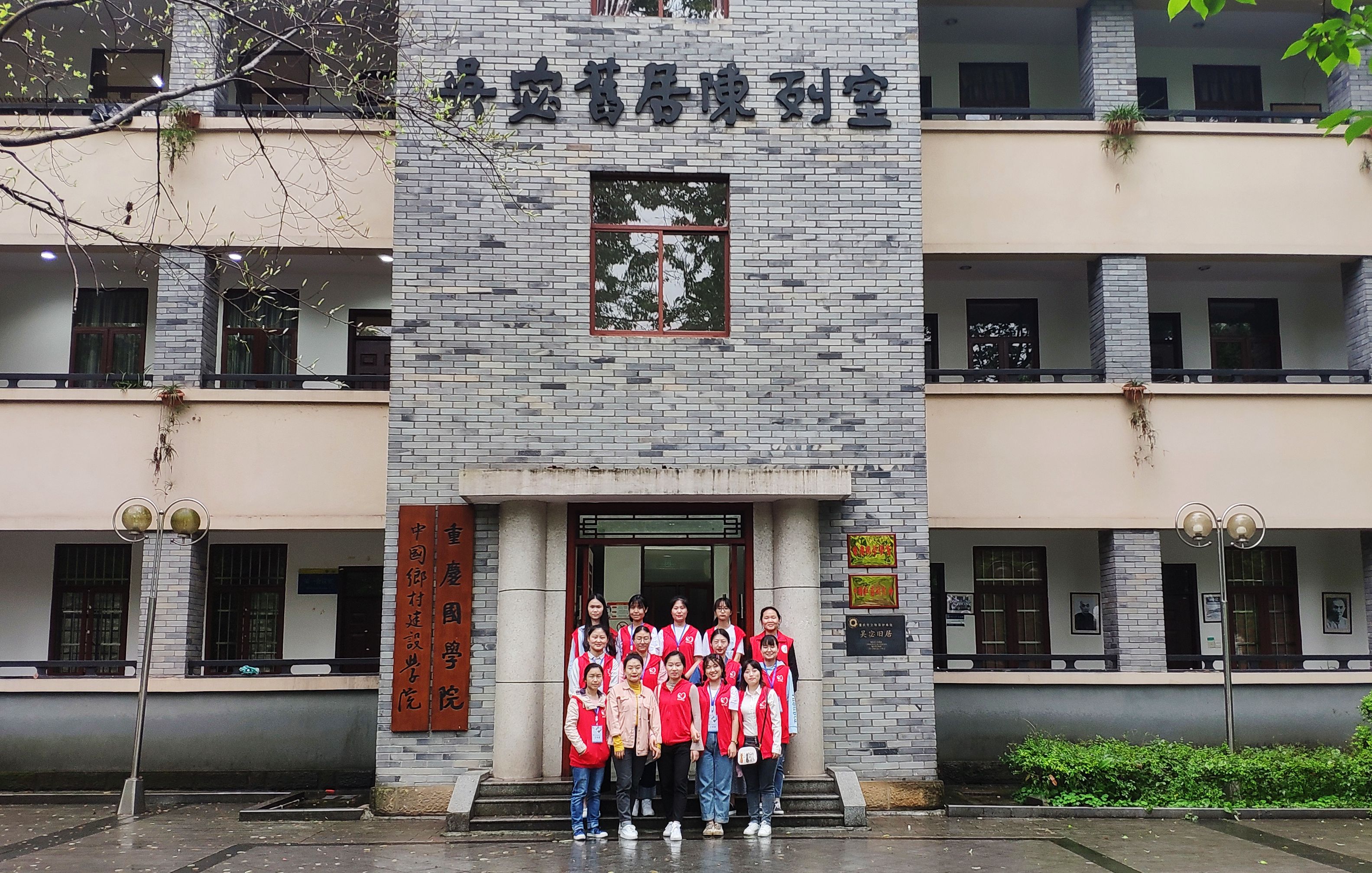 讲解员合照.jpg